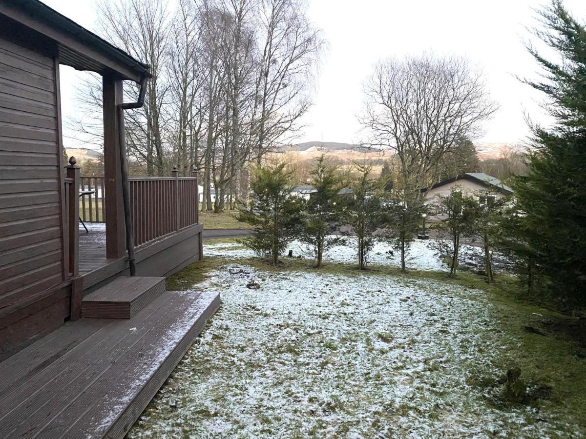 Stunning 4-Bedroom Cabin With Hot Tub In Beattock! Exterior foto